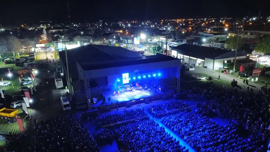 Show nocturno ante miles de personas